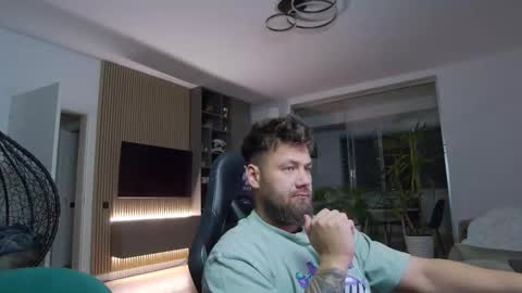 Erik online show from March 3, 7:01 pm