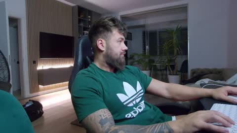 Erik online show from February 26, 4:45 pm