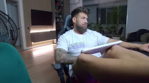 Erik online show from January 19, 6:21 pm