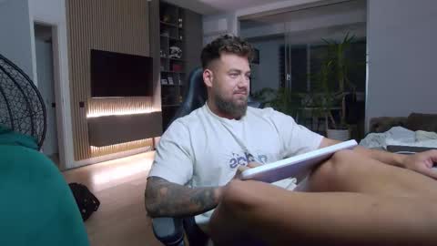 Erik online show from February 11, 7:27 pm