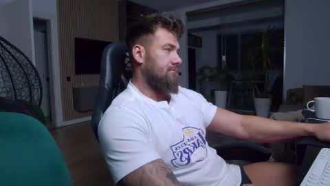 Erik online show from February 23, 7:14 pm