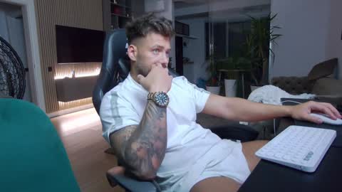 Erik online show from January 3, 7:18 pm