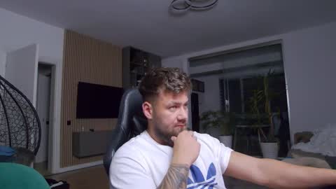 Erik online show from March 2, 8:25 pm