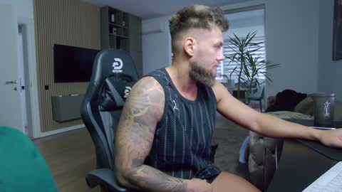 Erik online show from December 3, 8:25 am