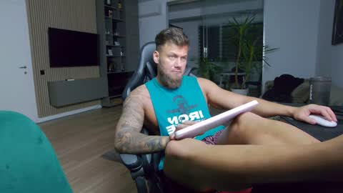 Erik online show from December 2, 7:25 pm