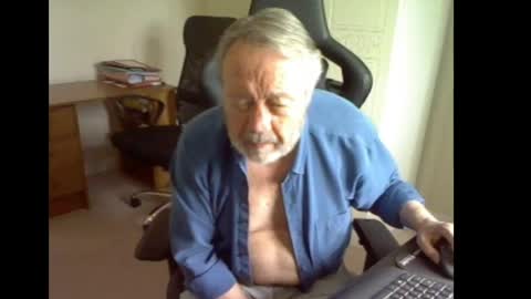 erasmus_d online show from June 1, 5:02 pm