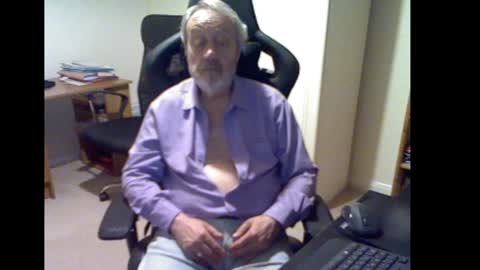 Snapshot of erasmus_d chatting on February 1, 6:08 pm erasmus_d online show from February 1, 6:08 pm