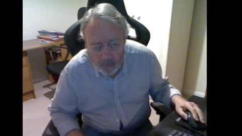 Snapshot of erasmus_d chatting on October 15, 5:20 pm erasmus_d online show from October 15, 5:20 pm