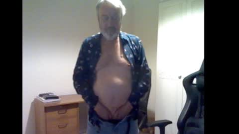 Snapshot of erasmus_d chatting on October 19, 5:27 pm erasmus_d online show from October 19, 5:27 pm