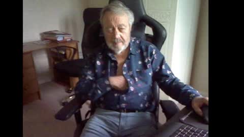 Snapshot of erasmus_d chatting on September 27, 5:33 pm erasmus_d online show from September 27, 5:33 pm