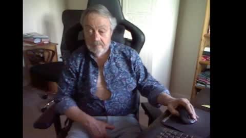 Snapshot of erasmus_d chatting on February 24, 5:31 pm erasmus_d online show from February 24, 5:31 pm