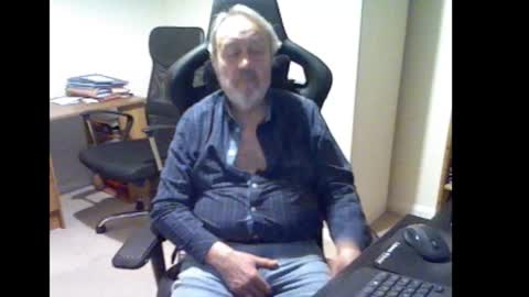 erasmus_d online show from January 12, 5:39 pm