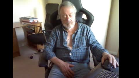 Snapshot of erasmus_d chatting on October 11, 4:55 pm erasmus_d online show from October 11, 4:55 pm