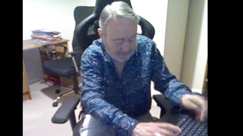 erasmus_d online show from October 27, 5:37 pm