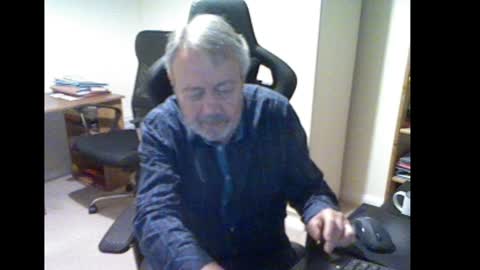 Snapshot of erasmus_d chatting on December 11, 5:54 pm erasmus_d online show from December 11, 5:54 pm
