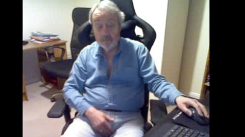 Snapshot of erasmus_d chatting on January 31, 6:03 pm erasmus_d online show from January 31, 6:03 pm