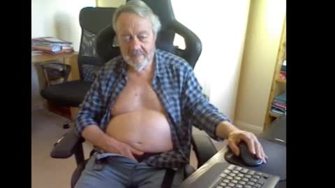 Snapshot of erasmus_d chatting on October 6, 4:44 pm erasmus_d online show from October 6, 4:44 pm