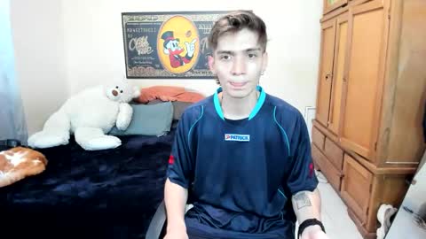 erick_de_rossee online show from May 12, 9:01 pm