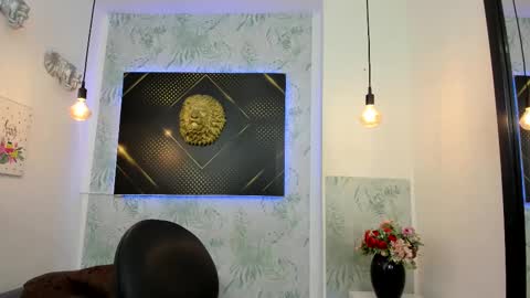   online show from December 4, 3:04 am