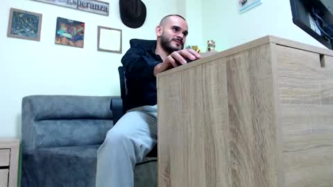 Esteban Fernandez online show from March 31, 2:35 am