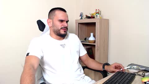 Esteban Fernandez online show from February 11, 1:21 am