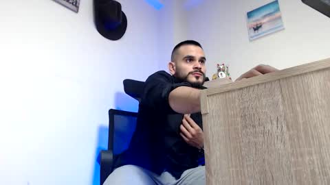 Esteban Fernandez online show from February 20, 4:09 am