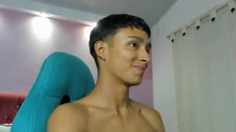 estyler_18 online show from March 4, 8:57 am