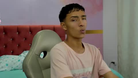 estyler_18 online show from February 18, 11:52 pm