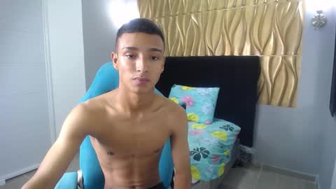 estyler_18 online show from December 17, 4:56 am