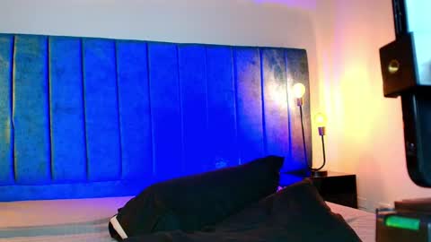 ethanconnor_ online show from April 14, 12:49 pm