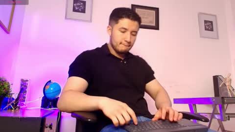 ethanconnor_ online show from May 21, 12:10 pm