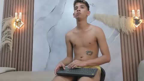 ethanhot_os online show from June 11, 8:07 pm
