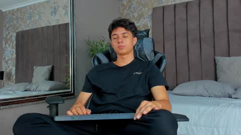 ethanlowell online show from September 24, 5:51 am