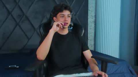 ethanlowell online show from April 16, 3:06 am