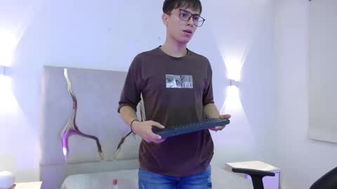 evan_tay online show from January 17, 3:20 am