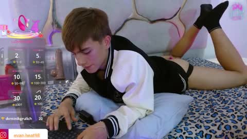 evan_tay online show from April 10, 6:20 am