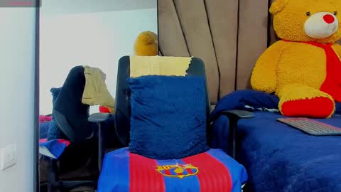   online show from March 1, 11:17 am