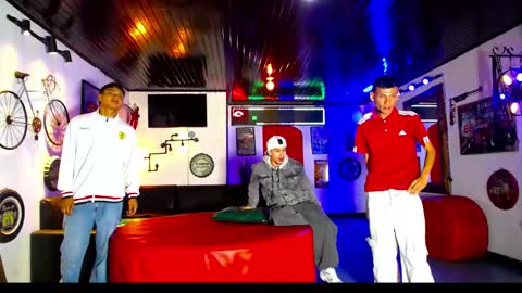 extrangers online show from March 31, 12:07 pm