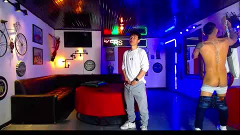 extrangers online show from March 17, 12:18 pm