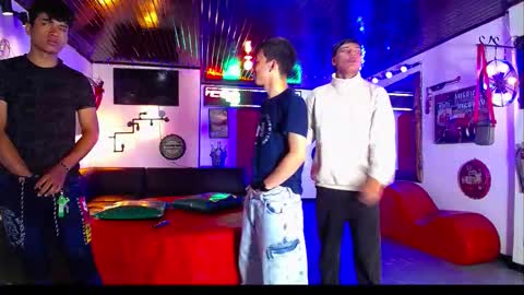 extrangers online show from March 4, 12:12 pm