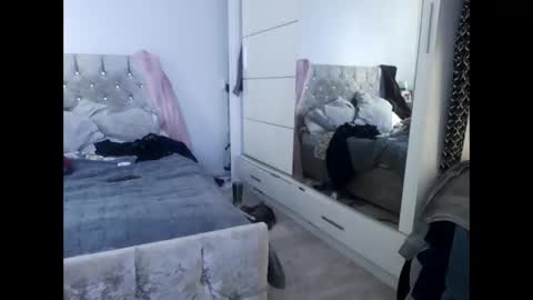 fantasticdeee online show from February 27, 9:11 am