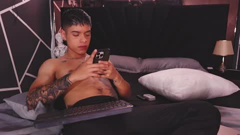 farid_jake_ online show from January 6, 8:39 pm