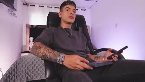 farid_jake_ online show from February 18, 8:15 pm