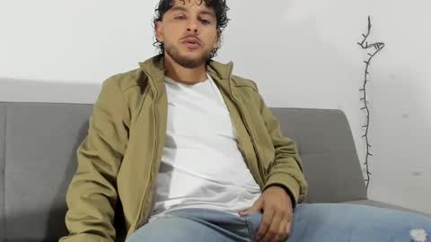 Snapshot of favid95 chatting on January 25, 11:43 pm favid95 online show from January 25, 11:43 pm