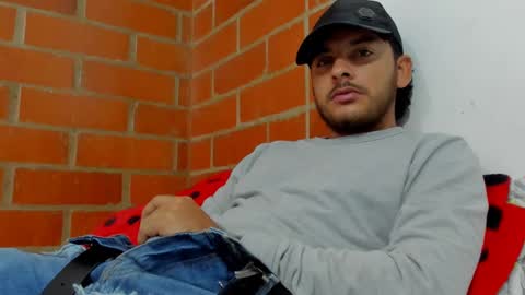 Snapshot of favid95 chatting on December 6, 8:29 pm favid95 online show from December 6, 8:29 pm