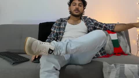 Snapshot of favid95 chatting on December 24, 12:55 am favid95 online show from December 24, 12:55 am