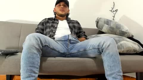 Snapshot of favid95 chatting on January 28, 2:00 am favid95 online show from January 28, 2:00 am