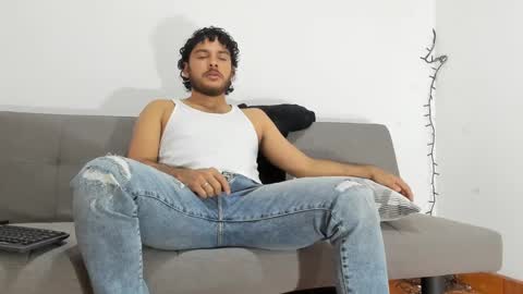 Snapshot of favid95 chatting on January 23, 10:01 pm favid95 online show from January 23, 10:01 pm