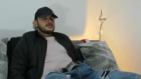 Snapshot of favid95 chatting on January 11, 5:52 am favid95 online show from January 11, 5:52 am