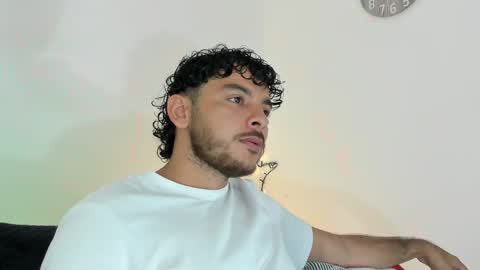 Snapshot of favid95 chatting on December 21, 5:40 pm favid95 online show from December 21, 5:40 pm